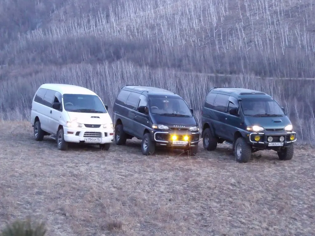 http://s.rdrom.ru/1/reviews/photos/mitsubishi/delica/big_60585_10.jpeg